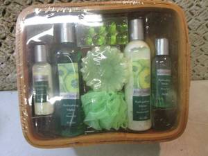 lot 41 image: Personal Care Gift Basket New  F-0...