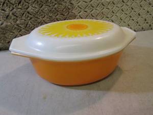 lot 100 image: Vintage Pyrex 1 12 Quart Ovenware ...