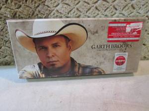 lot 117 image: Garth Brooks The Ultimate Collectio...
