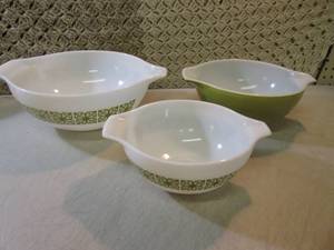 lot 142 image: 3 Pyrex Bowls  RMC...