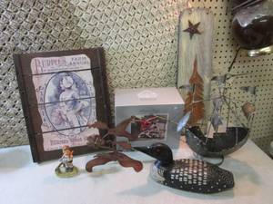 lot 152 image: Assorted Decor  EW2...