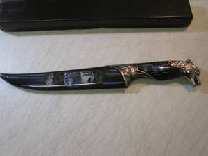 lot 172 image: 13 Black Decorative Wolf Knife wit...