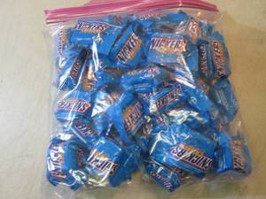 lot 176 image: Bag of Snickers Crispers Fun Size C...