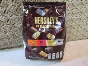 lot 179 image: Party Bag of Hersheys Nuggets Assor...