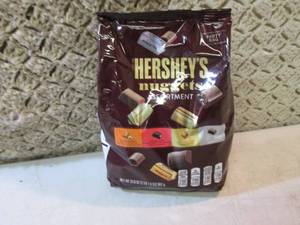lot 180 image: Party Bag of Hersheys Nuggets Assor...