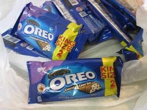 lot 259 image: 12 Oreo Candy Bars Best by Feb 2020...