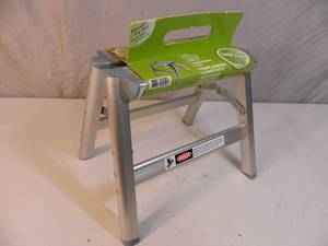 lot 35 image: New Tele Steps Step Stool
