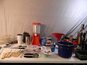 lot 130 image: Kitchen Items