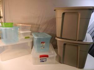lot 143 image: 10 Assorted Totes with Lids