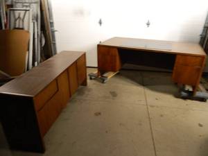 lot 4 image: Commercial Office Desk with Credenza