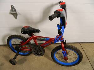 lot 5 image: Huffy Spider Man Bike