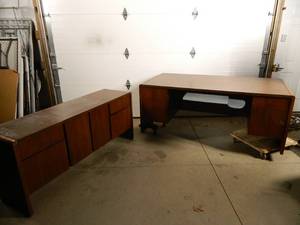 lot 13 image: Commercial Office Desk with Credenza