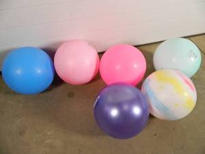 lot 15 image: 6 New Playground Balls