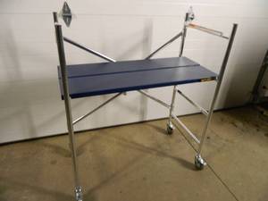 lot 16 image: New Metaltech Mini Scaffold on Wheels