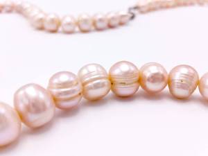 lot 30 image: 30 High Luster Pink Baroque Pearl Estate Necklace 10mm