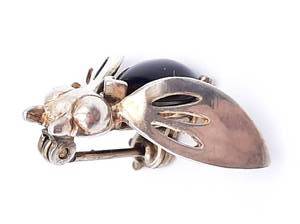 lot 44 image: Delightful Designer Created Oynx and Sterling Silver Bee Motif Estate Pin