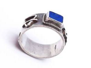 lot 46 image: Attractive Lapis Lazuli Estate Ring in Sterling Silver