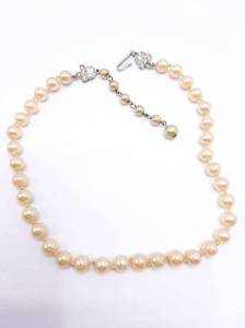 lot 51 image: Beautiful Strand of Art Deco Styled Vintage Pearl Estate Choker
