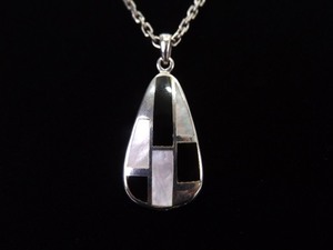 .925 Sterling Silver Inlayed Mother of Pearl and Black Onyx Pendant Necklace
