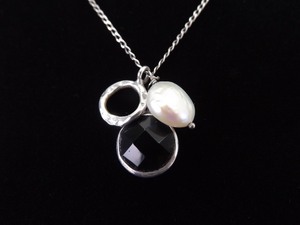 .925 Sterling Silver Pearl and Onyx Artisan Pendant Necklace