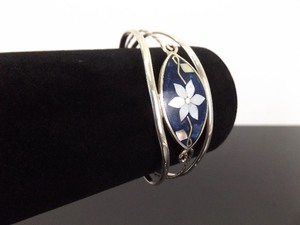 .925 Sterling Silver Inlayed Mother of Pearl Flower Open Cuff Bracelet