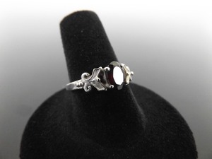 .925 Sterling Silver&nbspOval Cut Garnet&nbspRing Size 7.75