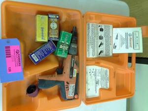lot 120 image: RamsetRed Head Herramienta Viper Powder Actuated Tool D45, Fastener Charges, Case