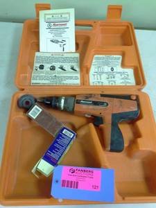 lot 121 image: RamsetRed Head Herramienta Viper Powder Actuated Tool D45, Fastener Charges, Case
