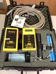 lot 124 image: Siemon Multitest Cable Tester MT-5000, Accessories, Case