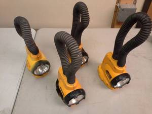 lot 129 image: Lot of (4) DeWalt 18VDC Cordless Rechargable Light DW919