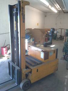 lot 101 image: Allis-Chalmers Big Joe Fork Lift
