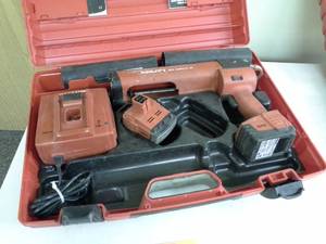 lot 536 image: Hilti Epoxy Gun ED 3500-A, Batteries, Charger, Case
