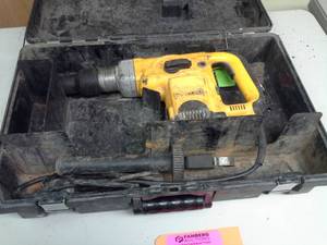 lot 540 image: DeWalt Rotary Hammer D25560, Case
