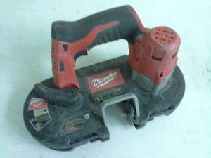 lot 555 image: Milwaukee 12VDC Band Saw