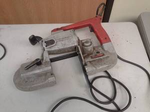 lot 560 image: Milwaukee Heavy Duty Bandsaw 6230
