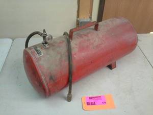 lot 579 image: Comet Compressed Air Tank with Valve Hose Assembly