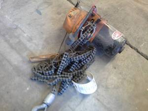 lot 600 image: Yale Midget King Electric Hoist 12-ton Chain Lift
