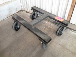 lot 629 image: Industrial Metal 4-wheel Dolly
