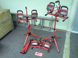 lot 639 image: Lot of (3) Dual Lamp Shop Work Light with Tripod Stand