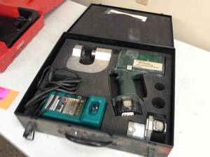 lot 643 image: Gator-Plus ESP710 Battery Stud Punch, Makita 12VDC Battery and Charger, Carry Case