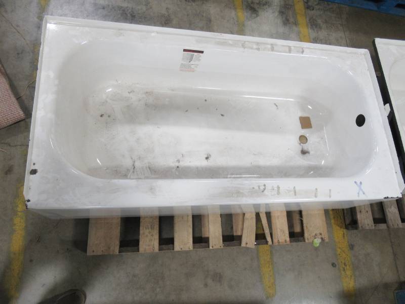 lot 484 image: Bootz RH Drain, Made From Single Steel Sheet in White 60 X 30 X 14 12 - Enamel Chips in Both RH & LH Front Upper Corners - See Photos.