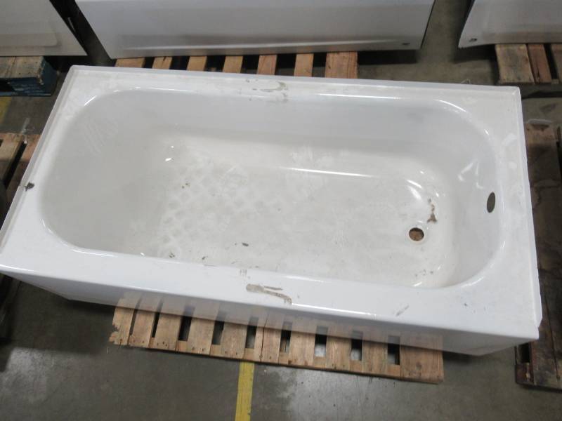 lot 496 image: Bootz RH Drain, Made From Single Steel Sheet in White 60 X 30 X 16 12 - Enamel Chip LH Top Side by Wainscot - See Photos.