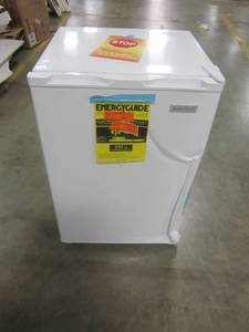 lot 52 image: Arctic Fresh 2.7-cu ft Freestanding Mini Fridge (White) AFH27ARFW