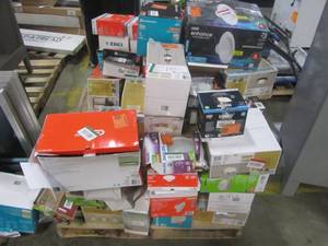 lot 86 image: WHOLESALE MIXED PALLET OF RETURNS - LIGHTING