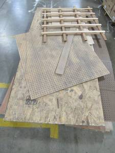 lot 337 image: MIXED PALLET OF MISCELLANEOUS WOOD AND PEG BOARD