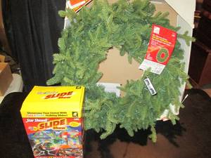 Star Shower Winter Wonderland & 32 Pre-Lit Battery Operated Wreath Untested