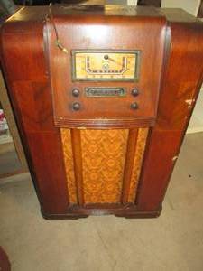 Antique Radio (25 x 11.5 x 38)-See Photos