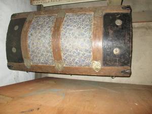 Vintage Trunk (25 x 19 x 19)
