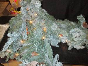 Pre-Lit Wreath Pallet