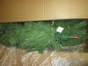 7.5 Pre-Lit Real Feel Douglas Slim Tree Z